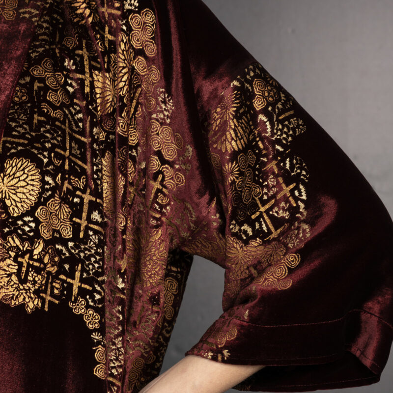 Iris | 印花天鹅绒和服短外套 | Crisantemi 波尔多红